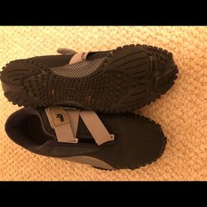 Puma size 7 navy sneaker